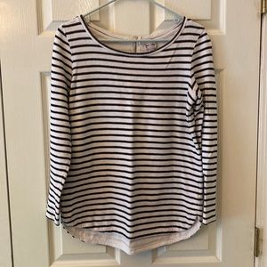 Ladies top size medium.